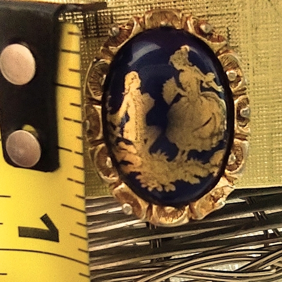 Vintage Cobalt Blue Couple in Etched Gold Limoges Earrings - Picture 5 of 8